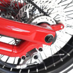 STRIDA SX Red Devil - 18 Zoll - Design Fahrrad - Design Faltrad - dreieckig - dreieckiges - Dreieckiges Faltrad - Eingang - einzigartiges Faltrad - Fahrrad - Faltbares Fahrrad - Faltbares Fahrrad kaufen - Faltbares Fahrräder kaufen - Faltrad - Faltrad-Shop - Falträder - Falträder kaufen - Geschäft - Kaufen - Klapprad - Klapprad kaufen - Leicht - neu - strida - Strida design Faltrad - sx - zu verkaufen - zusammenklappbares Fahrrad