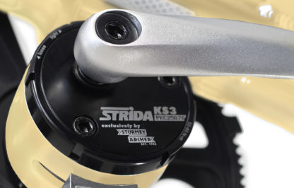 STRIDA EVO 3S Desert Sand - 16 Zoll - Design Fahrrad - Design Faltrad - Drei Gang - dreieckig - dreieckiges - Dreieckiges Faltrad - einzigartiges Faltrad - evo 3s - Fahrrad - Faltbares Fahrrad - Faltbares Fahrrad kaufen - Faltbares Fahrräder kaufen - Faltrad - Faltrad-Shop - Falträder - Falträder kaufen - Geschäft - Kaufen - Klapprad - Klapprad kaufen - Leicht - neu - strida - Strida design Faltrad - Sturmey archer - zu verkaufen - zusammenklappbares Fahrrad