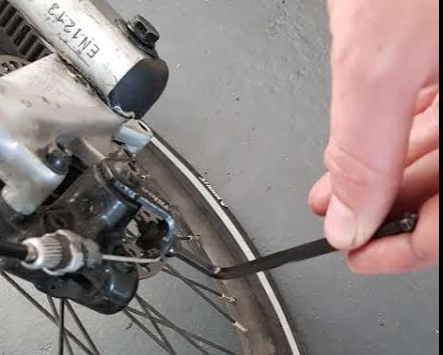 Comment remplacer la rotule d’un vélo pliant STRIDA ?
