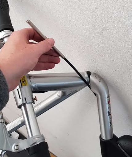 Comment remplacer la rotule d’un vélo pliant STRIDA ?